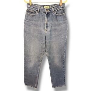 L.L. Bean Vintage Straight Leg Jeans in Light Blue Wash. Size 10